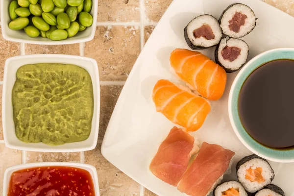 Japanese Style Tuna And Salmon Nigiri And Maki Sushi And Rice — Stock Photo, Image