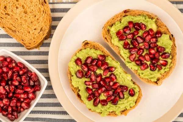 Avocado and Pomegranate Seeds Open Face Sandwich On Mediterranean Bread — Stock Photo, Image