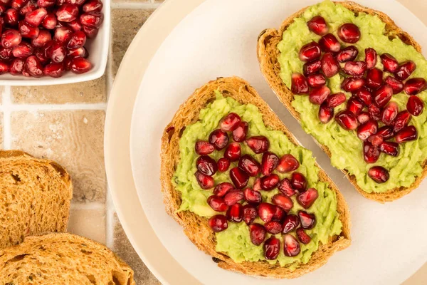 Avocado and Pomegranate Seeds Open Face Sandwich On Mediterranean Bread — Stock Photo, Image