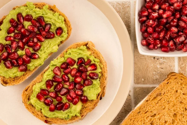 Avocado and Pomegranate Seeds Open Face Sandwich On Mediterranean Bread — Stock Photo, Image