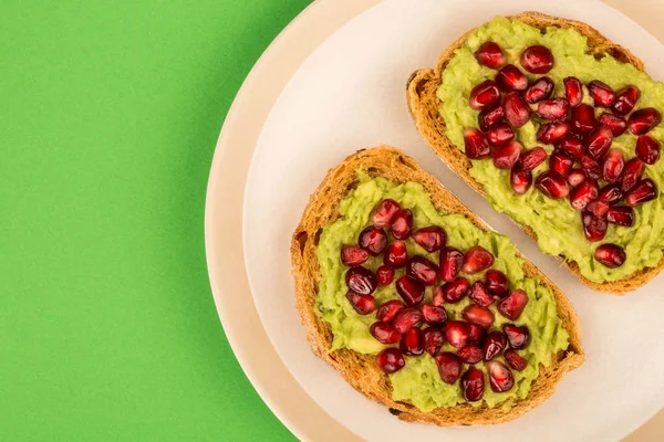 Avocado and Pomegranate Seeds Open Face Sandwich On Mediterranean Bread — Stock Photo, Image