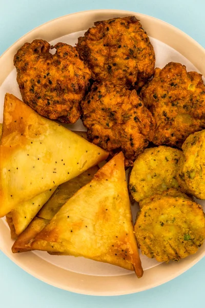 Cucina indiana Spuntini vegetariano Tikka vegetariano Samosa Cipolla Bhaji — Foto Stock