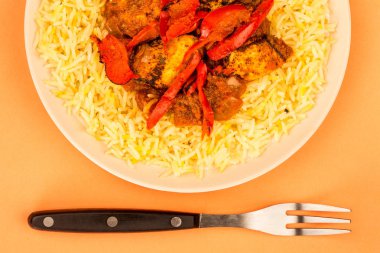 Hint tarzı tavuk Jalfrezi köri ve pilav pirinç