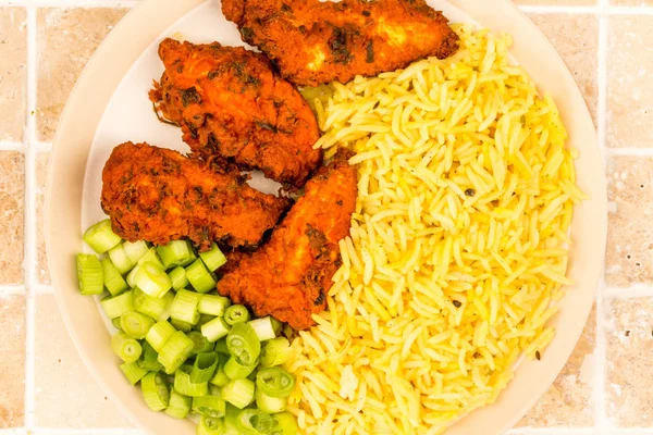 Pollo de estilo indio Pakoras y arroz de Pilau —  Fotos de Stock