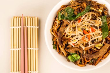 Çin stili Wok tava Shanghai Beef noodle