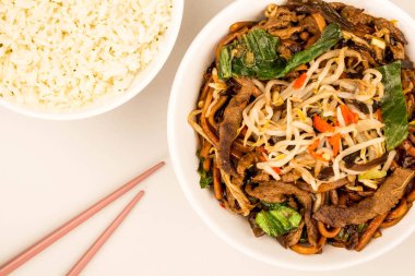 Çin stili Wok tava Shanghai Beef noodle