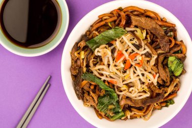 Çin stili Wok tava Shanghai Beef noodle