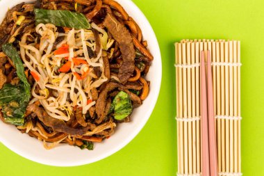 Çin stili Wok tava Shanghai Beef noodle