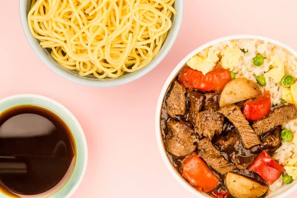Κινεζική στυλ βοείου κρέατος στη μαύρη σάλτσα φασολιών με τηγανητό ρύζι — Φωτογραφία Αρχείου