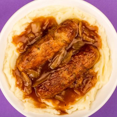 Sosis ve soğan soslu patates püresi