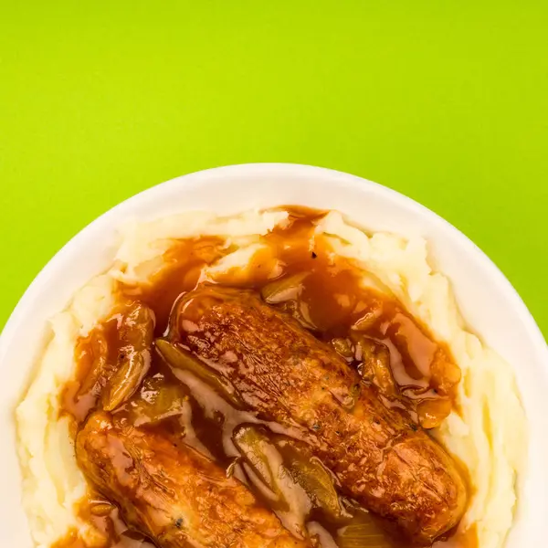 Wurst und Kartoffelpüree mit Zwiebelsoße — Stockfoto