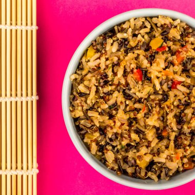 Sağlıklı vejetaryen veya Vegan yemek pilav ve Quinoa