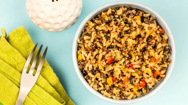 Sağlıklı vejetaryen veya Vegan yemek pilav ve Quinoa