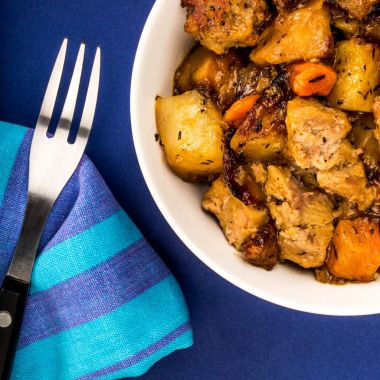 Çekti domuz ve kök sebzeler ile doldurma