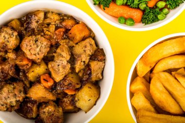 Çekti domuz ve kök sebzeler ile doldurma