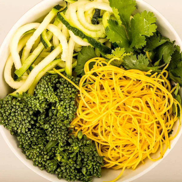 Gezond vegetarisch of veganistisch Noodle Buddha Bowl — Stockfoto
