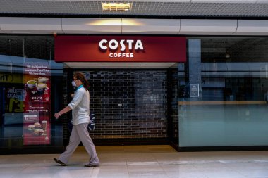 Londra, İngiltere, 15 Mayıs 2020, Costa Coffee bugün 46 ilave açılışıyla İngiltere 'deki mağazalarını yeniden açmaya devam ediyor.