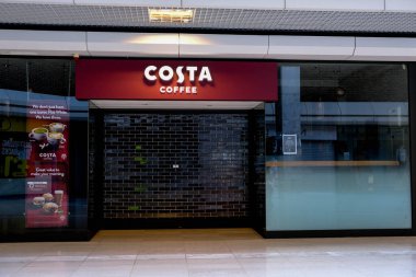 Londra, İngiltere, 15 Mayıs 2020, Costa Coffee bugün 46 ilave açılışıyla İngiltere 'deki mağazalarını yeniden açmaya devam ediyor.
