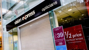 Vision Express Ana Cadde Optisyen Zinciri Koronavirüs Salgını sırasında Kapalı Kaldı