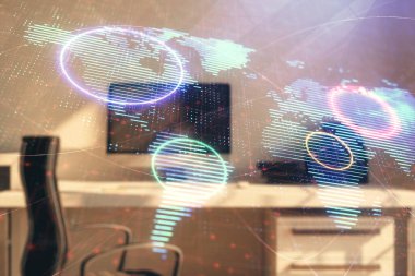 Harita hologram ve masaüstü ofis bilgisayar arka plan. Çok pozlama. Uluslararası iş konsepti