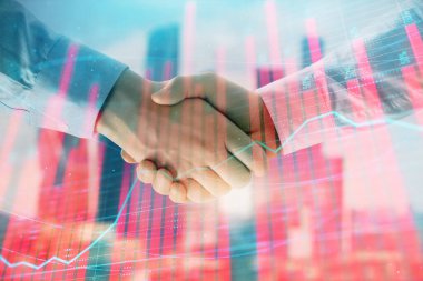 İki işadamı el sıkışması ile Cityscape arka planda mali grafik çift pozlama. Hisse senedi piyasası anlaşması kavramı
