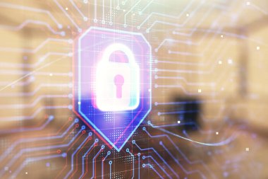 Konferans odası arka planında kilit simgesi hologramının çift pozlaması. Siber güvenlik kavramı