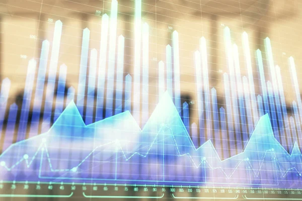 Gráfico del mercado de valores y bonos con escritorio de negociación interior de la oficina bancaria en segundo plano. Exposición múltiple. Concepto de análisis financiero — Foto de Stock