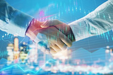 İki işadamı el sıkışması ile Cityscape arka planda mali grafik çift pozlama. Finansal analiz ve yatırım fırsatları konsepti