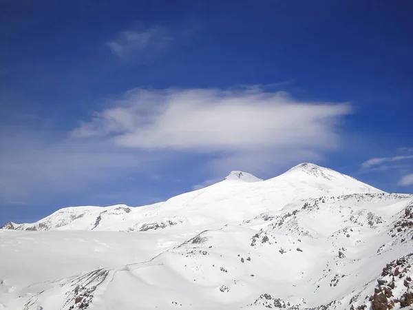冬季风景 在高山上的艳阳天 — 图库照片