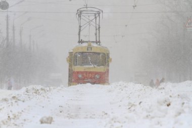 kar fırtınası'nda bir tramvay