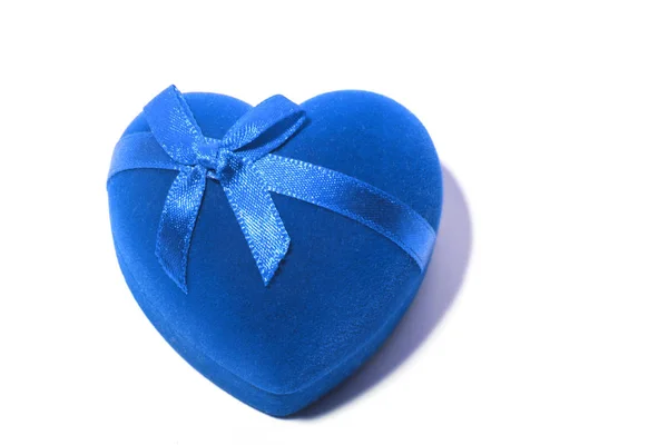 나비 넥타이와 선물 블루 하트 — 스톡 사진