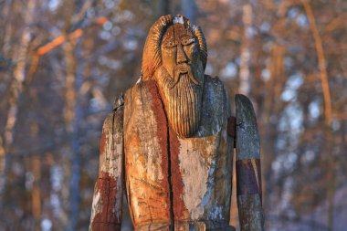 İskandinav Tanrı Odin tahtadan yapılmış