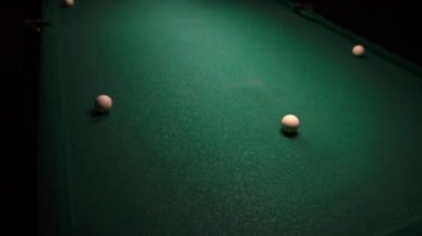 Bilardo işaret içinde ateş