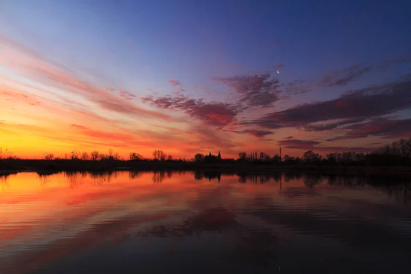 Spring Lake and colored sunrise — Stock Photo, Image