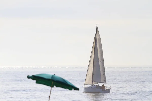 エリート夏休み海でヨットの上で — ストック写真