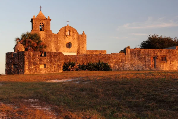 Historische Spaanse koloniale kerk — Stockfoto