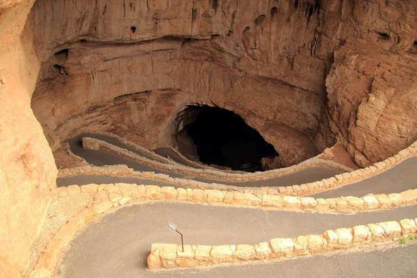 Ingresso alle Caverne di Carlsbad — Foto Stock