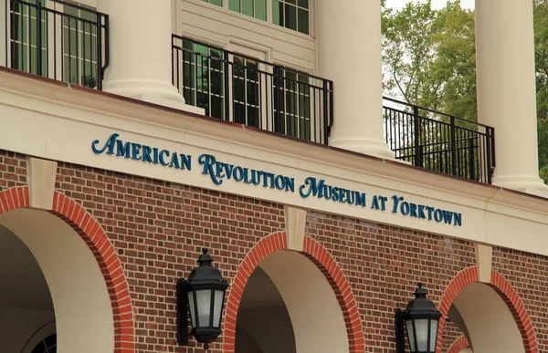 Yorktown, Va - 7 Ekim: Yorktown, Amerikan Devrimi Müzesi'nde tarihi reenactors Yorktown, VA Amerikan sömürge deneyimi 7 Ekim 2017 dolgun bir anlayış sağlamak yardım