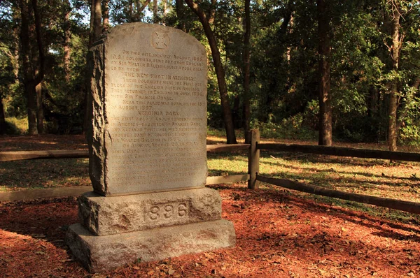 Virginia Dare Monumento Fort Raleigh National Historic Site Roanoke Island — Foto de Stock