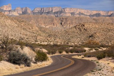 Doğal bir çöl otoyol Big Bend Milli Park, Texas Boquillas Kanyon bölümünü yaklaşımlar