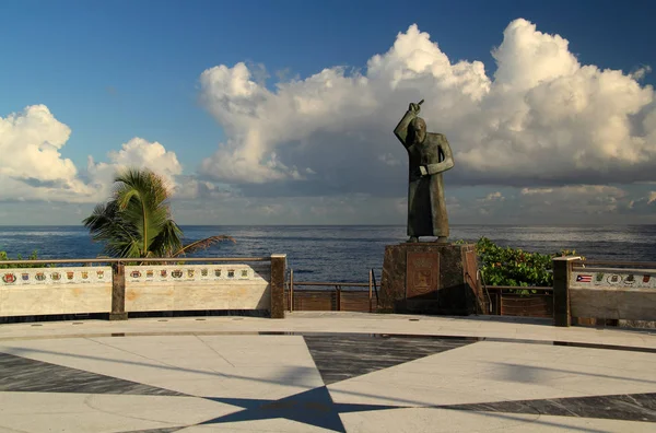Una Estatua John Baptist Domina Plaza San Juan Bautista Casco — Foto de Stock