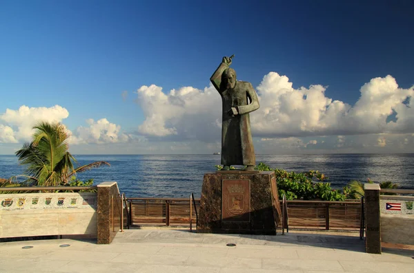 Статуя Івана Хрестителя Видом Пласу Сан Хуан Баутіста Старому Сан — стокове фото