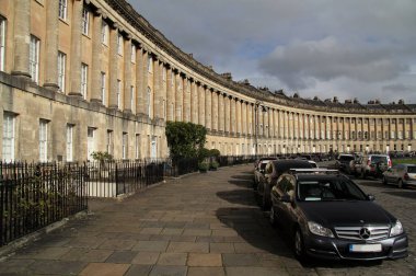 BATH, ENGLAND 14 Mart: Romalılar tarafından kurulan ortaçağ şehri Bath, Avon Nehri 'nde yer almaktadır ve İngiltere' nin en popüler turistik merkezlerinden biridir.