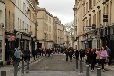 BATH, ENGLAND 14 Mart: Romalılar tarafından kurulan ortaçağ şehri Bath, Avon Nehri 'nde yer almaktadır ve İngiltere' nin en popüler turistik merkezlerinden biridir.