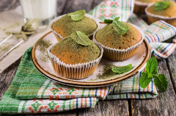Muffins with green sugar powder