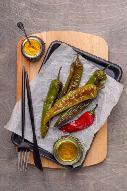 Kızarmış acı biber.