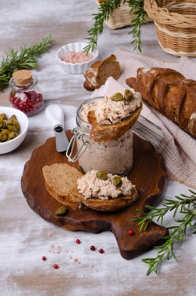 Fischpastete mit Kapern — Stockfoto