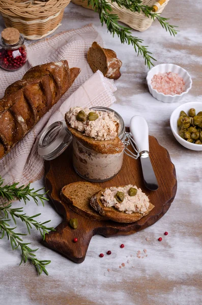 Fischpastete mit Kapern — Stockfoto