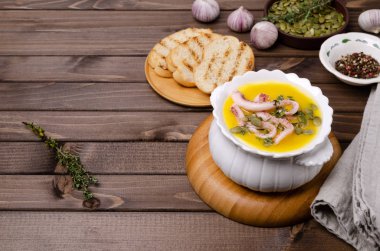 Deniz ürünleri ile sebze çorbası