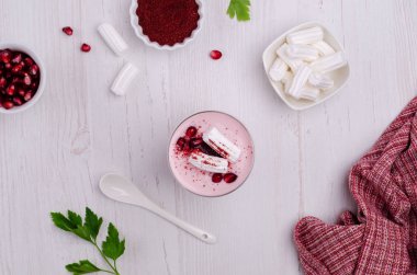 Organik mayalanmış yoğurt.